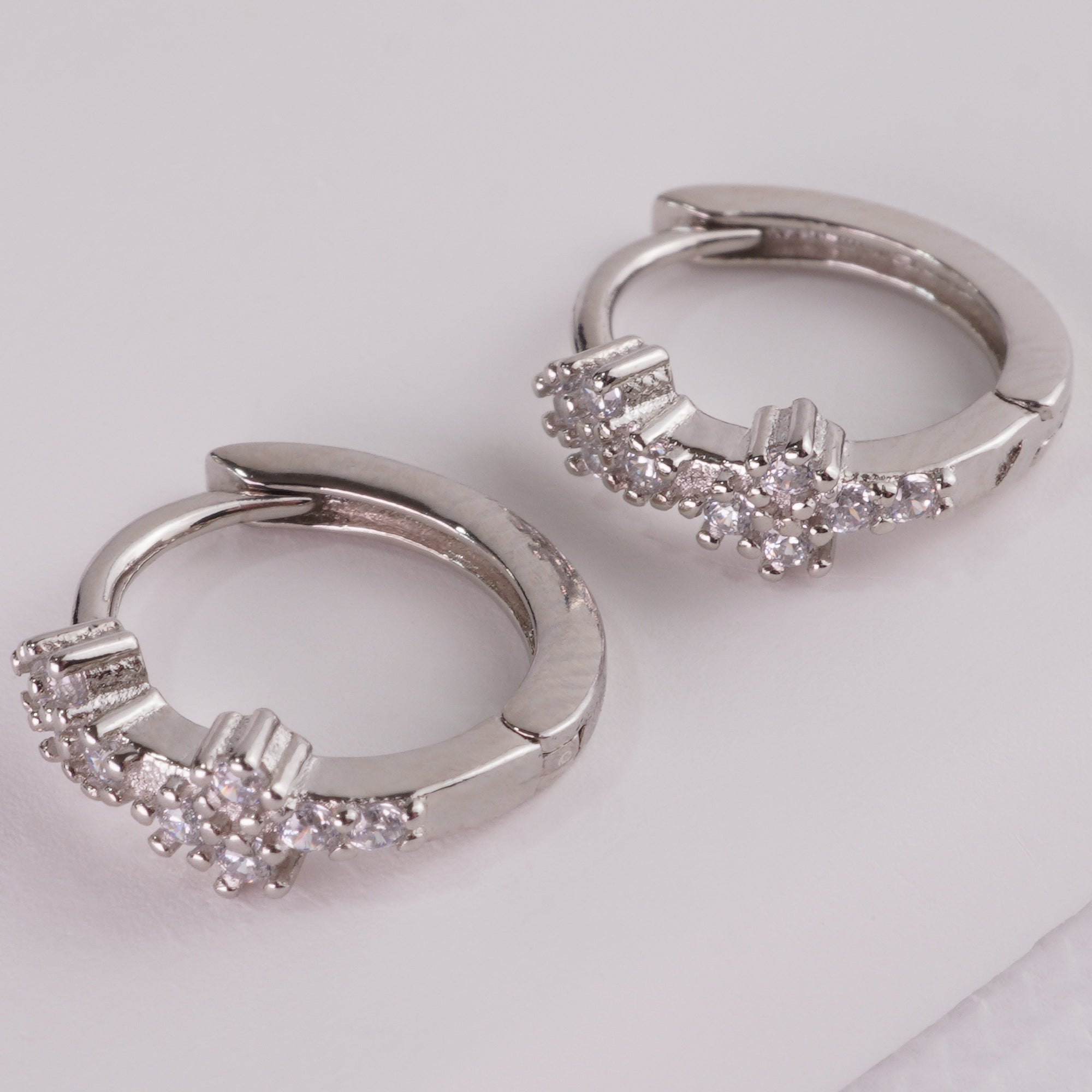 INAGIO 925 silver geometric diamond hoop set