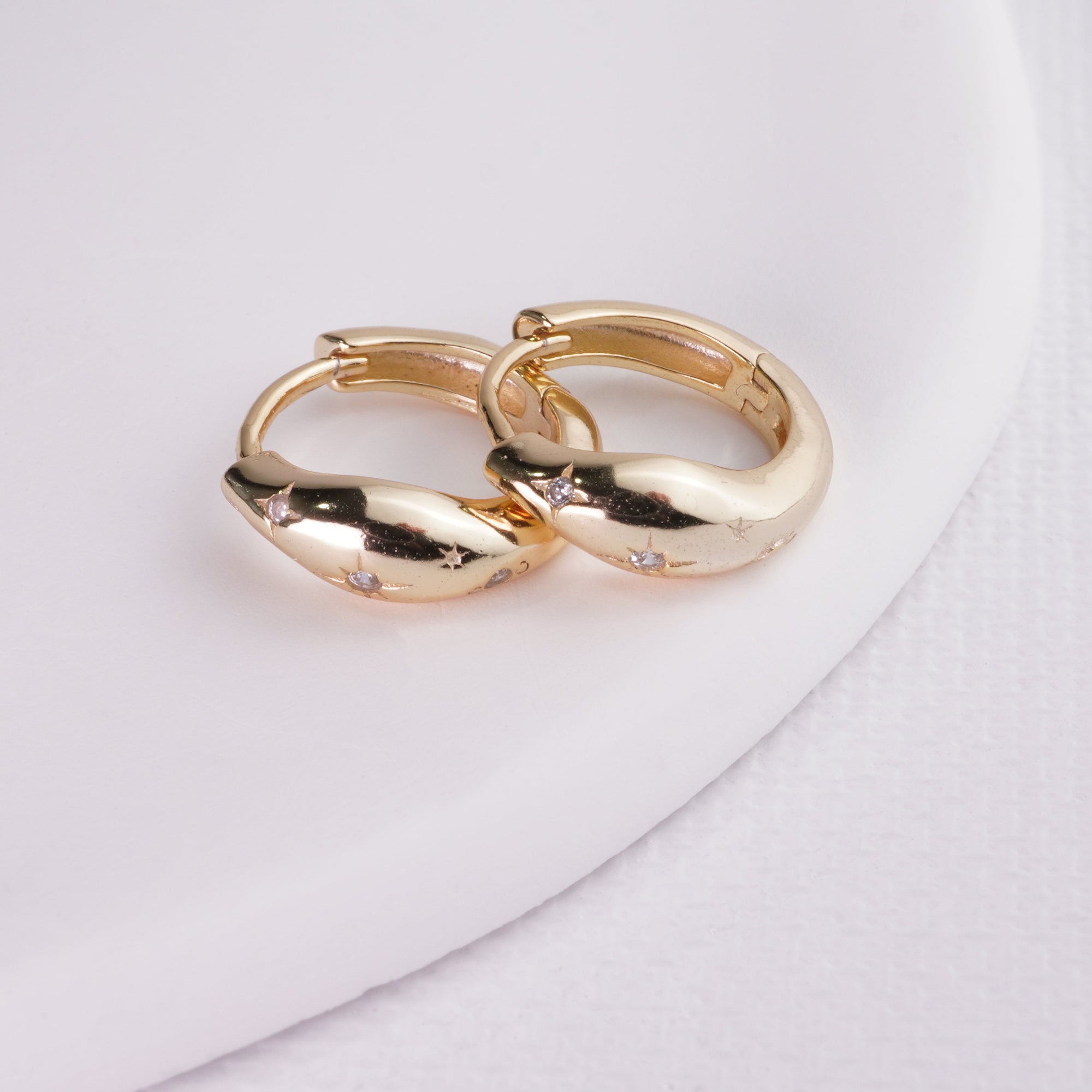 INAGIO 14K gold plated silver diamond serene hoop set