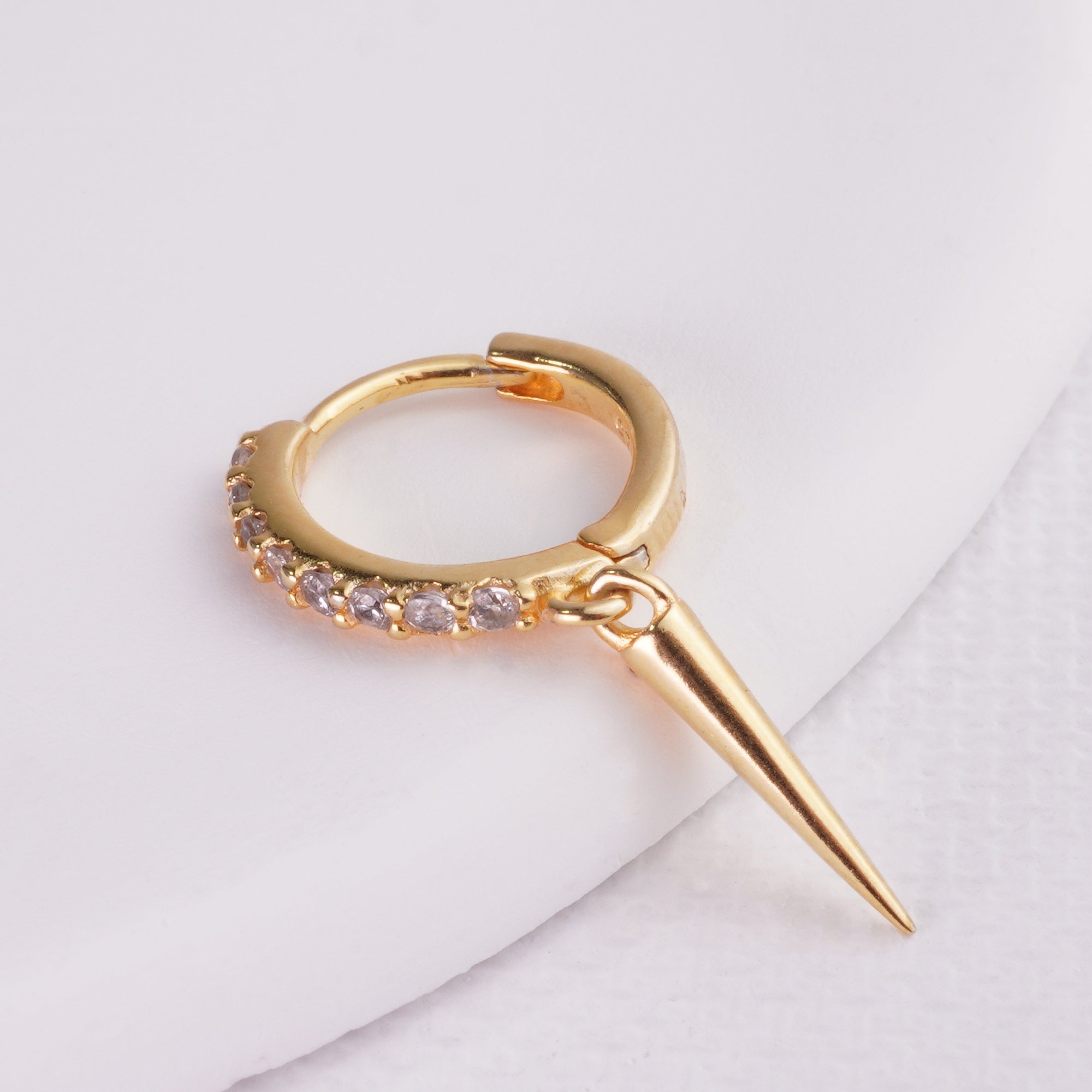 INAGIO 14K gold plated silver diamond Dagger hoop