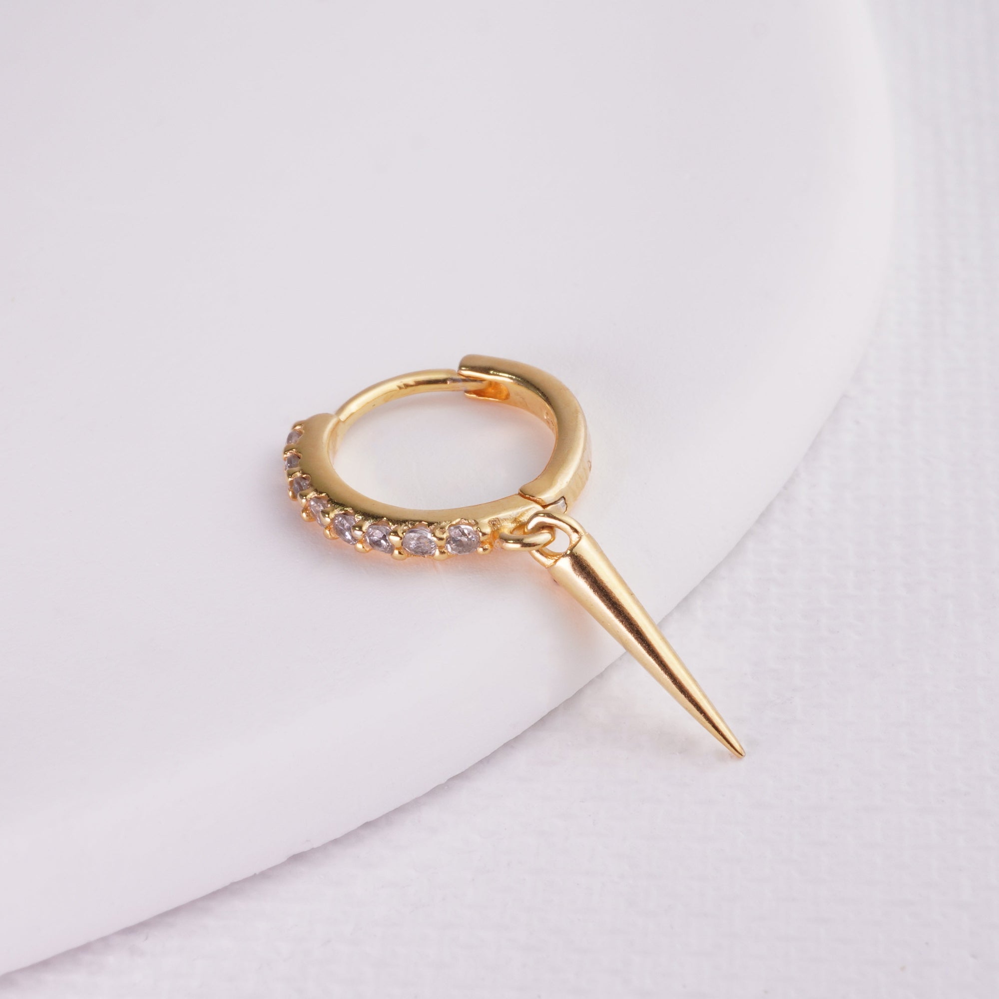 INAGIO 14K gold plated silver diamond Dagger hoop