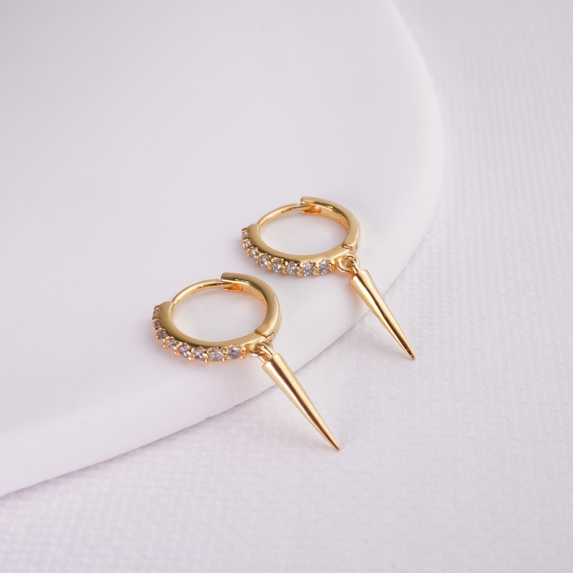 INAGIO 14K gold plated silver diamond Dagger hoop set