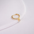 Încărcați imaginea în vizualizatorul Galerie, INAGIO 14k gold plated silver diamond with pendant hoop