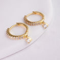 Încărcați imaginea în vizualizatorul Galerie, INAGIO 14K gold plated silver diamond hoop set
