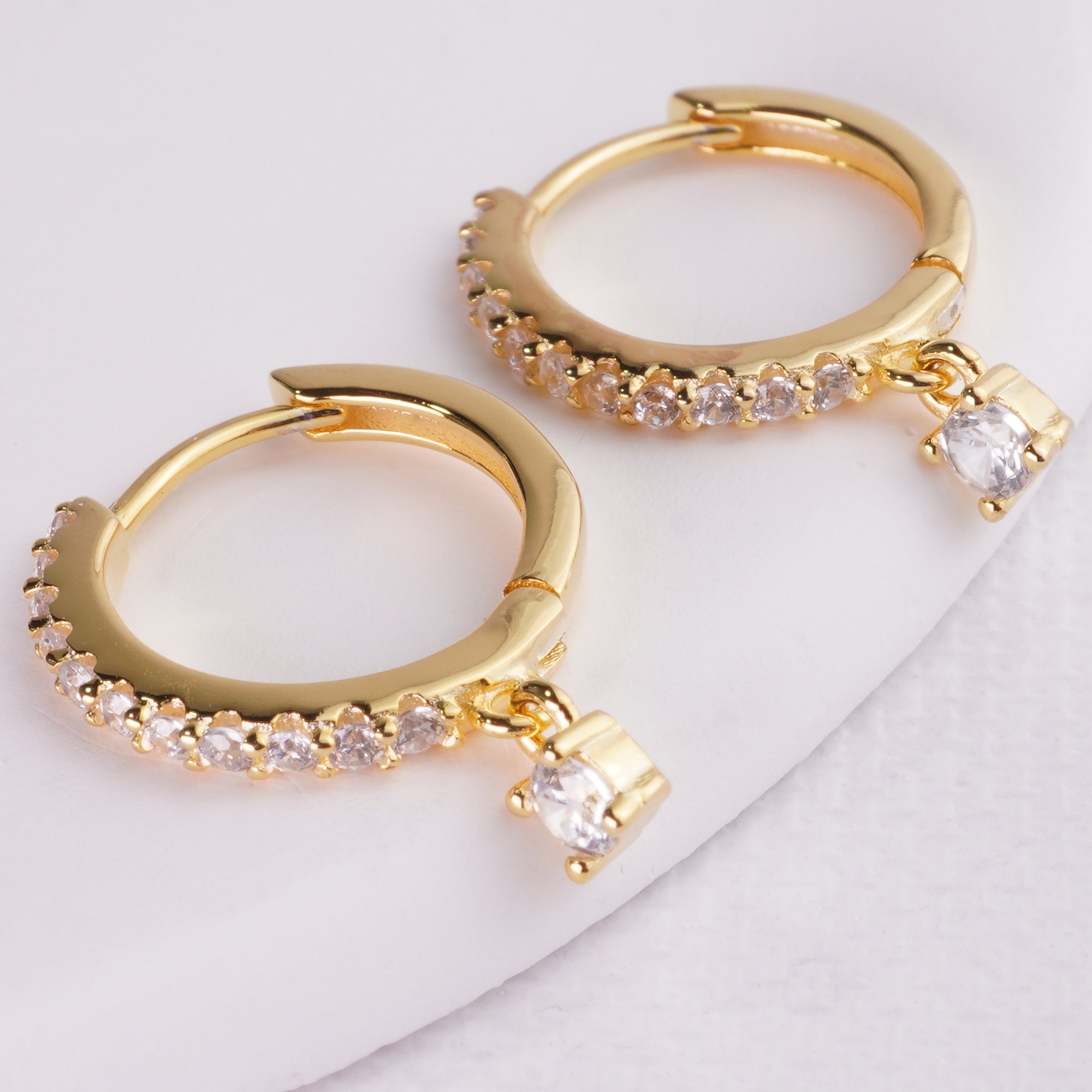 INAGIO 14K gold plated silver diamond hoop set