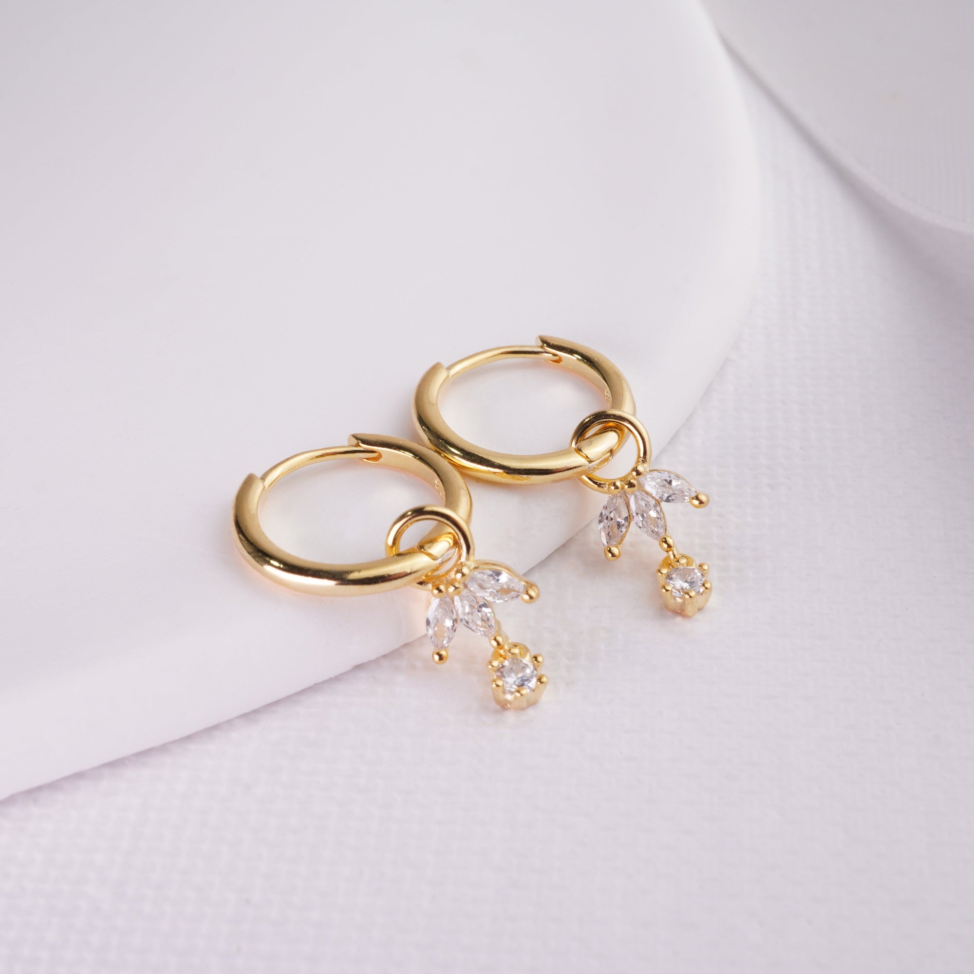 INAGIO 14K gold plated silver diamond Trifecta hoop set