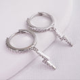 Încărcați imaginea în vizualizatorul Galerie, inagio 925 silver diamonds lightning hoop set
