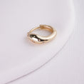 Încărcați imaginea în vizualizatorul Galerie, INAGIO 14K gold plated silver diamond serene hoop 
