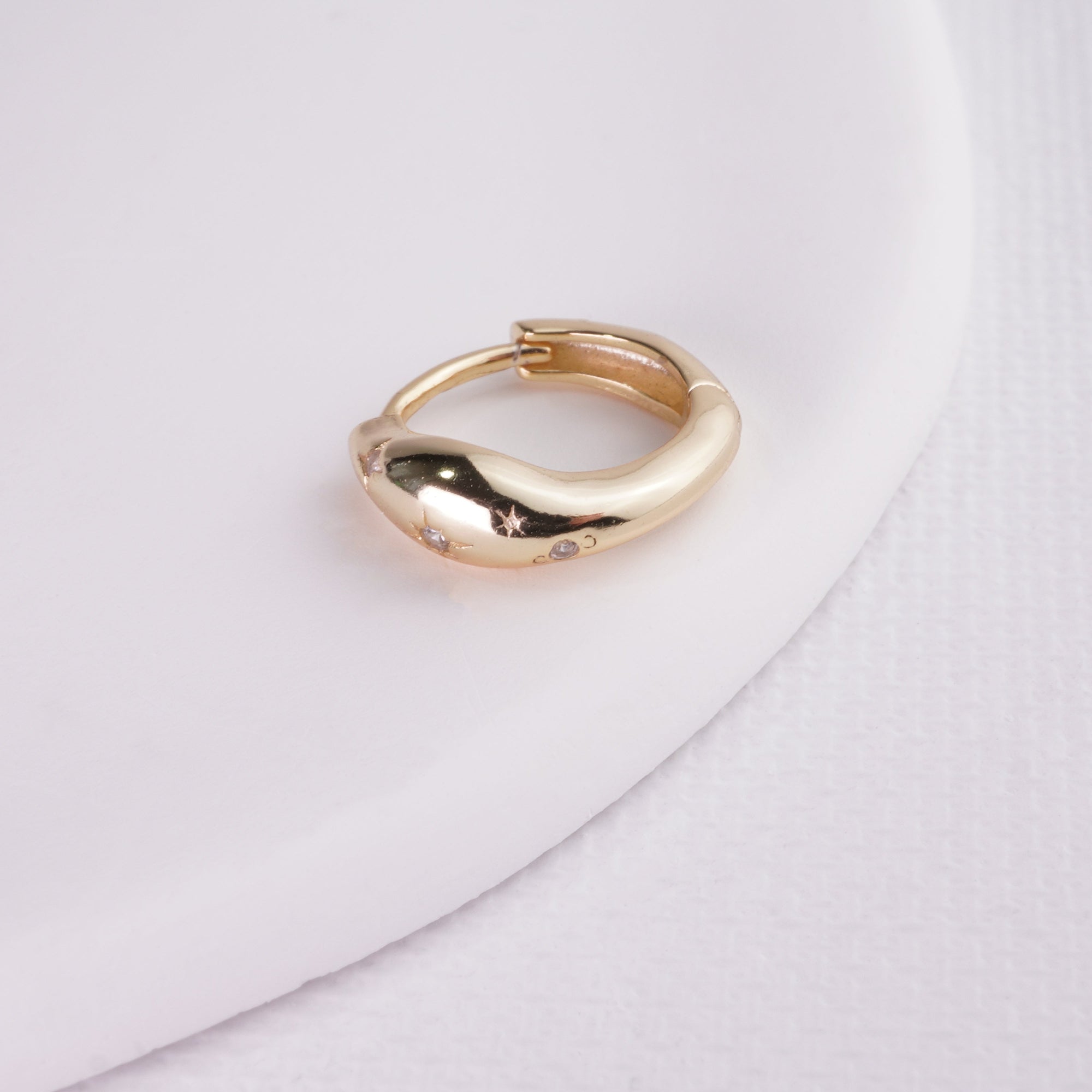 INAGIO 14K gold plated silver diamond serene hoop 