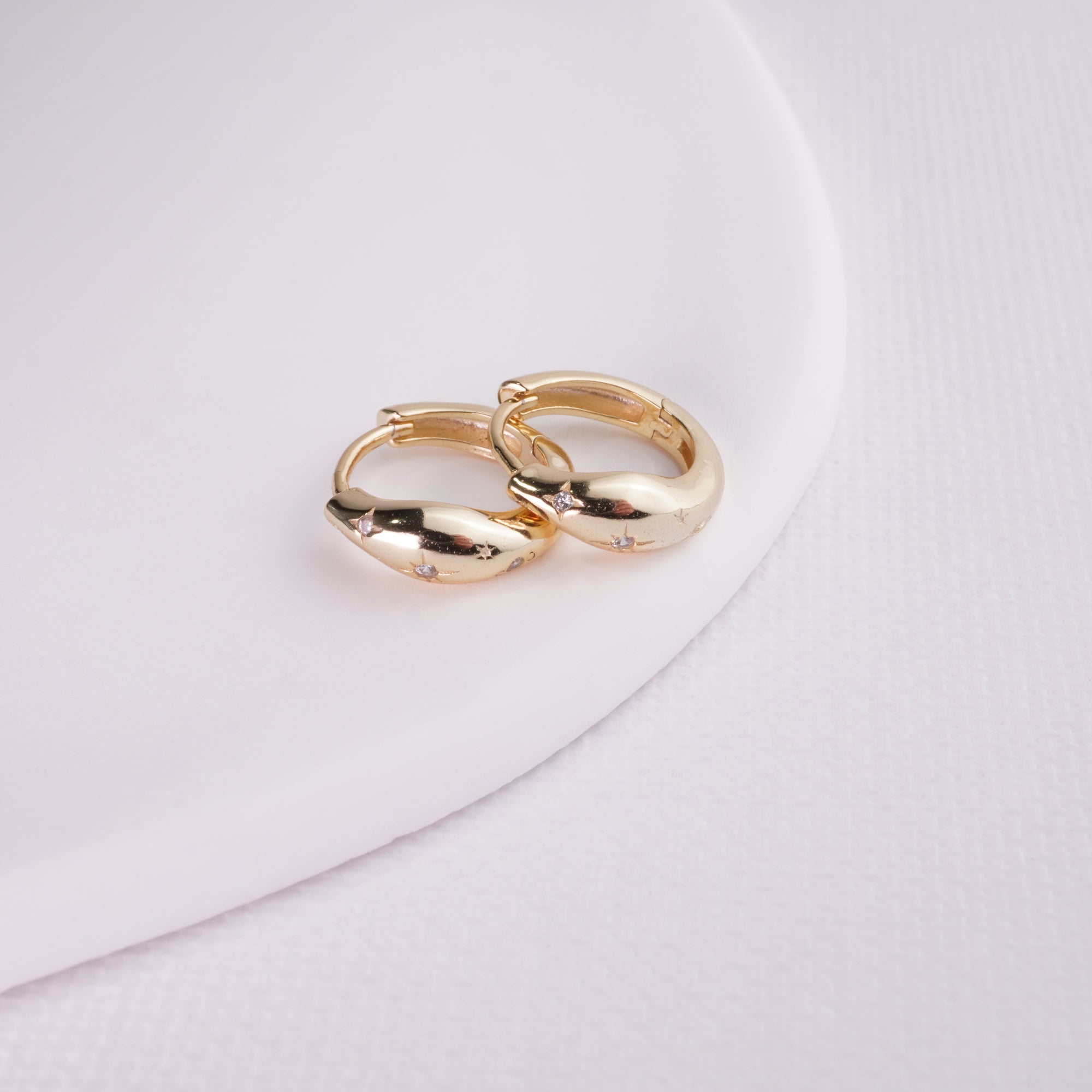 INAGIO 14K gold plated silver diamond serene hoop set
