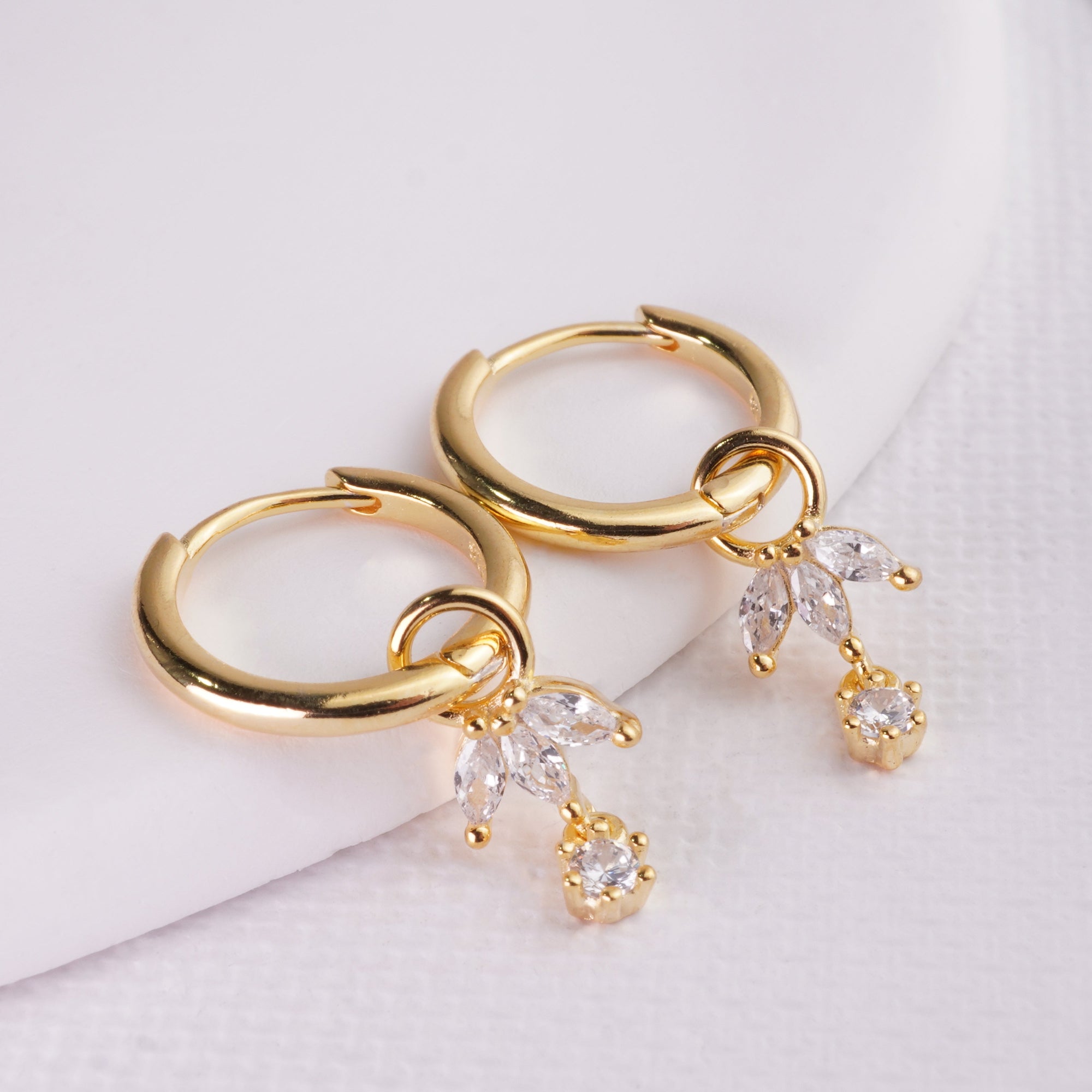 INAGIO 14K gold plated silver diamond Trifecta hoop set
